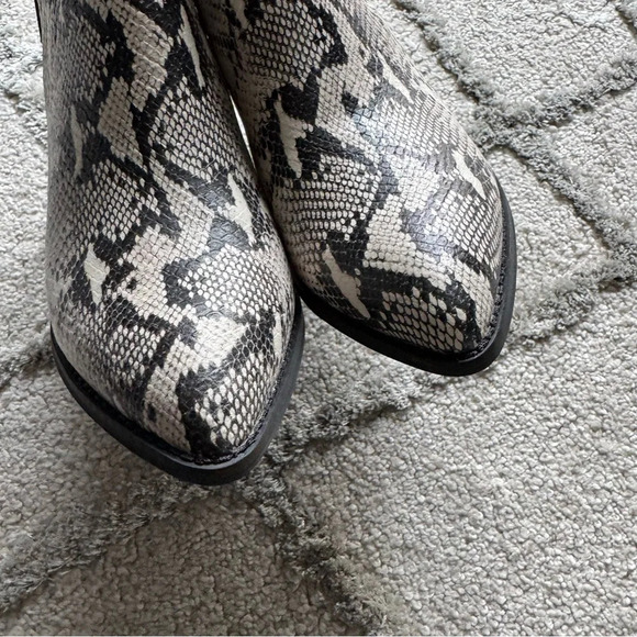 Seychelles Chaparral Leather Snake Print Side Zip Ankle Boots black cream 8.5 - Picture 7 of 12